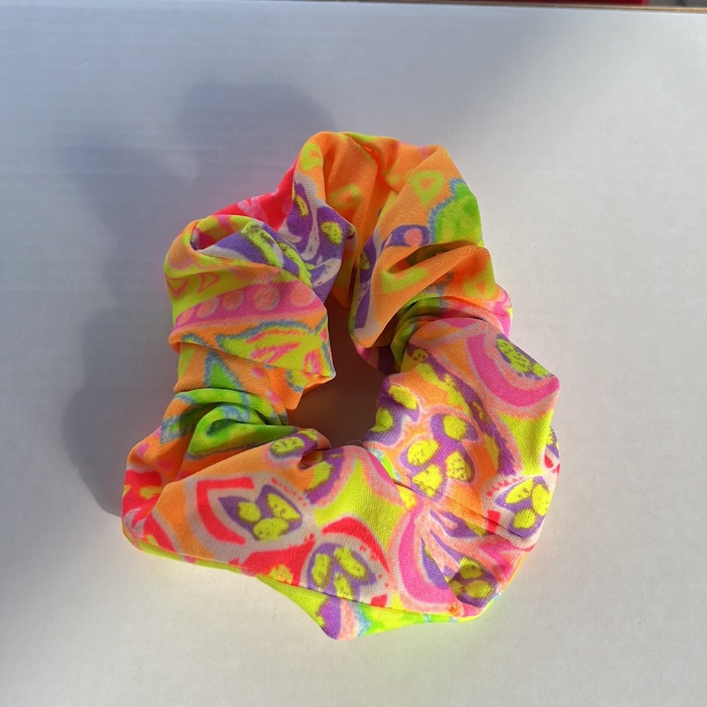 VENUS Neon Bikini Top - Picture 6 of 6